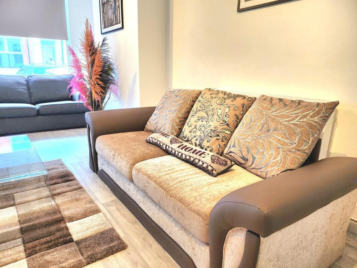 Hawkins Town House Near City Ctr And All Amenities *