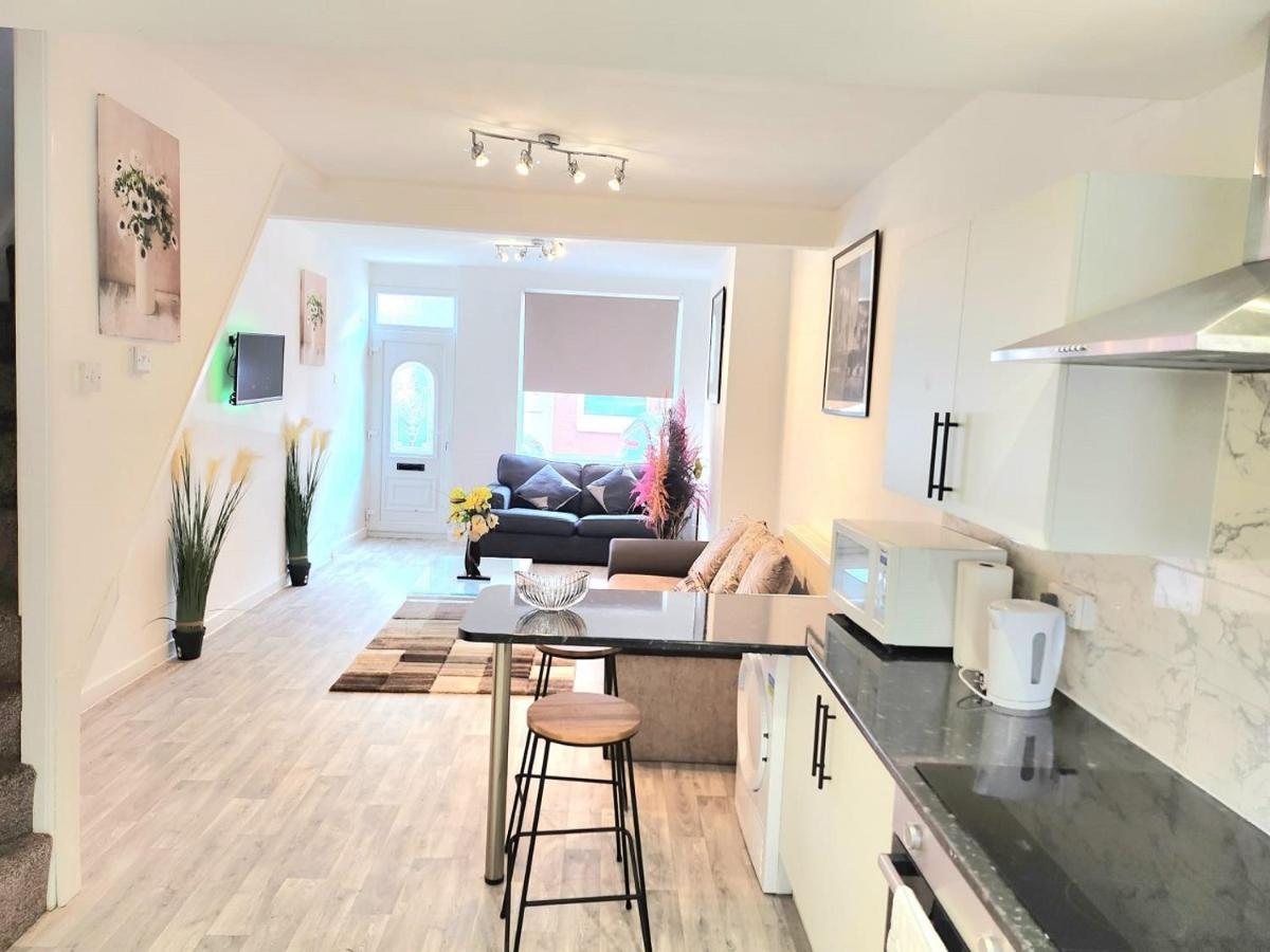 Apartment Hawkins Town House Near City Ctr And All Amenities *